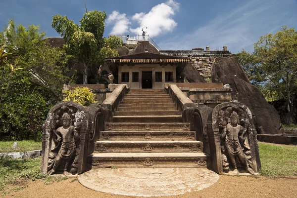 depositphotos_105280342-stock-photo-isurumuniya-temple-in-anuradhapura-sri